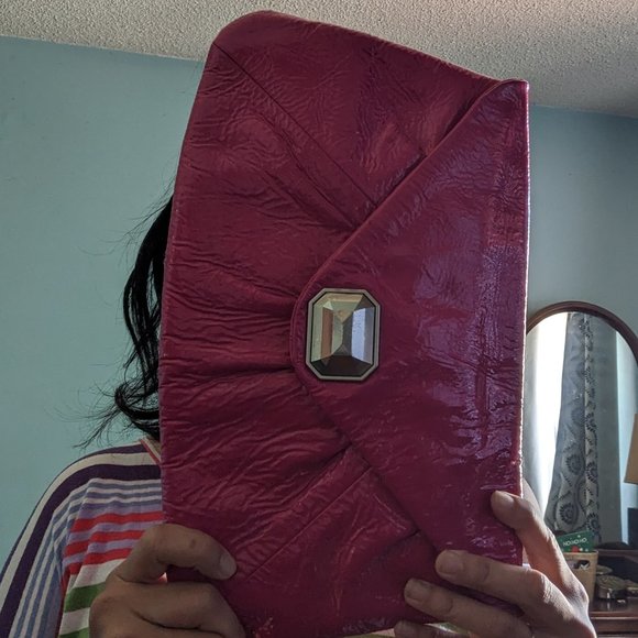 hot pink patent leather clutch from Club Monaco - Picture 5 of 5